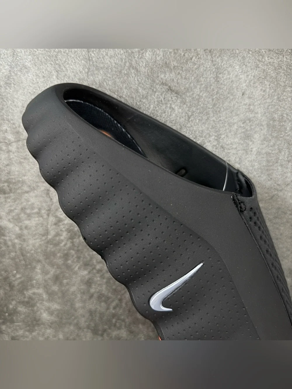 Brand new  Nike Mind 001 slippers (box not included)